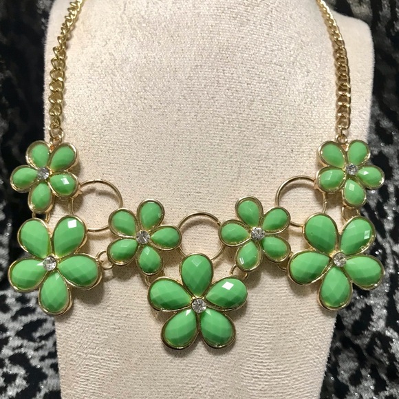 Green Flower Statement Necklace With Rhinestones - Picture 4 of 6